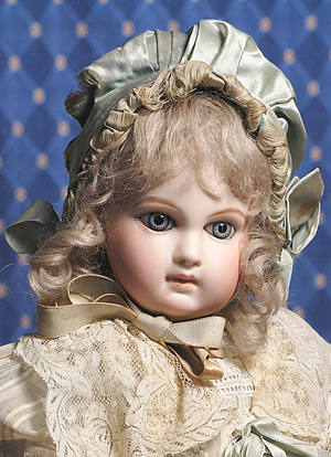 Jumeau Portrait Bebe of superb quality with "Au Papa Entrennes" shop label, 19 inches, pressed bisque socket head, almond-shape blue eyes. Estimate $7,000-$12,000. Image courtesy of Frasher's Doll Auction.